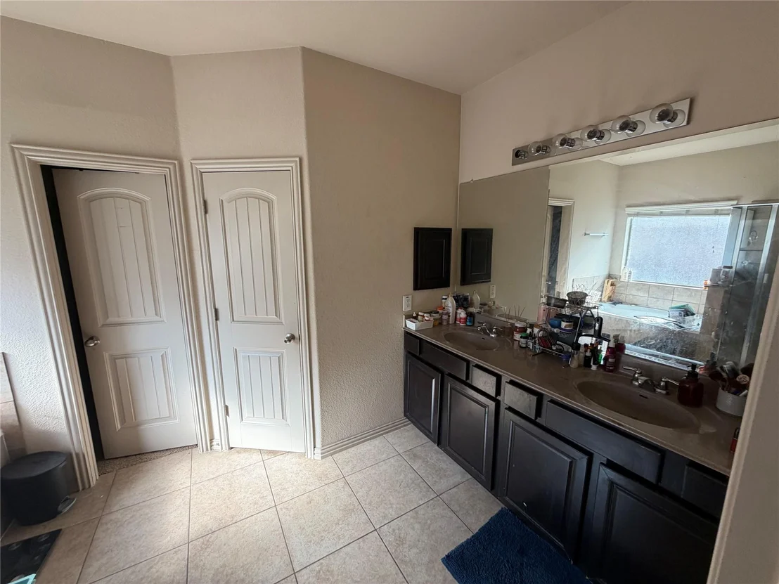 Photo of 2328 Ambling TRL