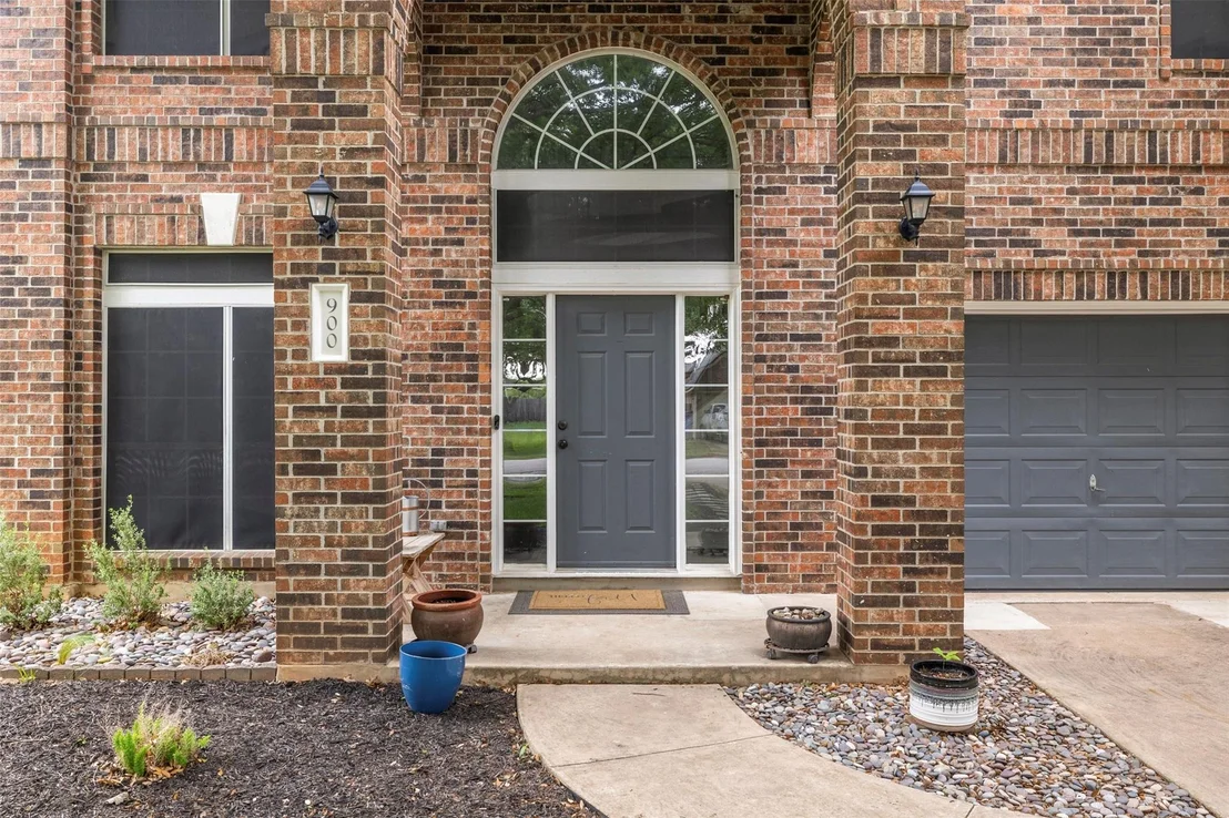 Photo of 900 Laurel CV