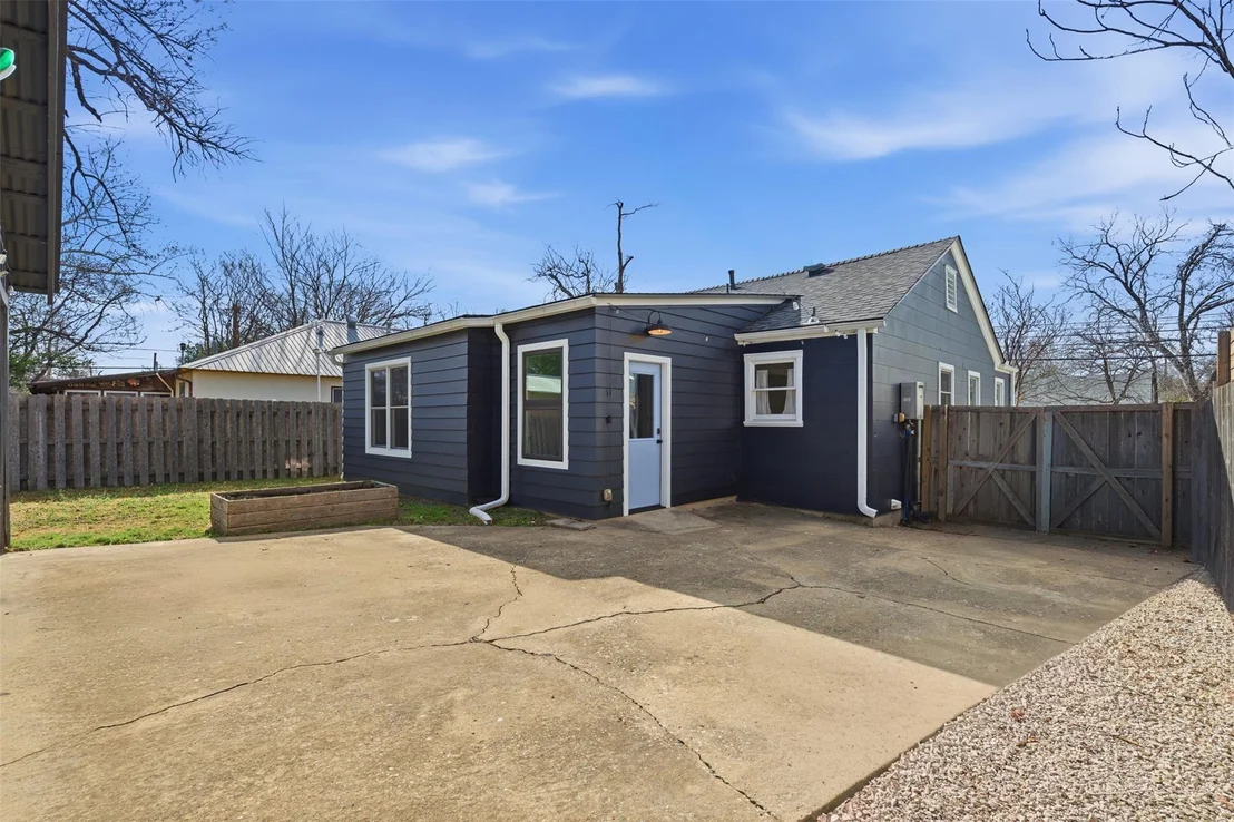 Photo of 1006 Ellingson LN