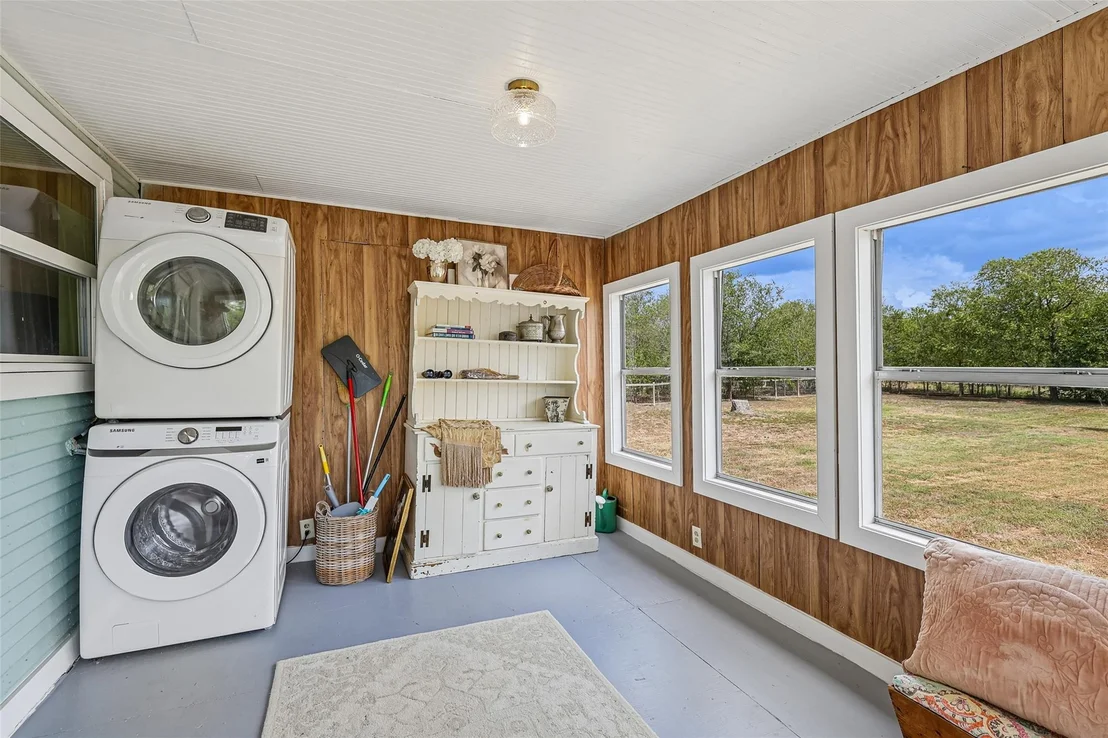 Photo of 372 Old Lockhart RD