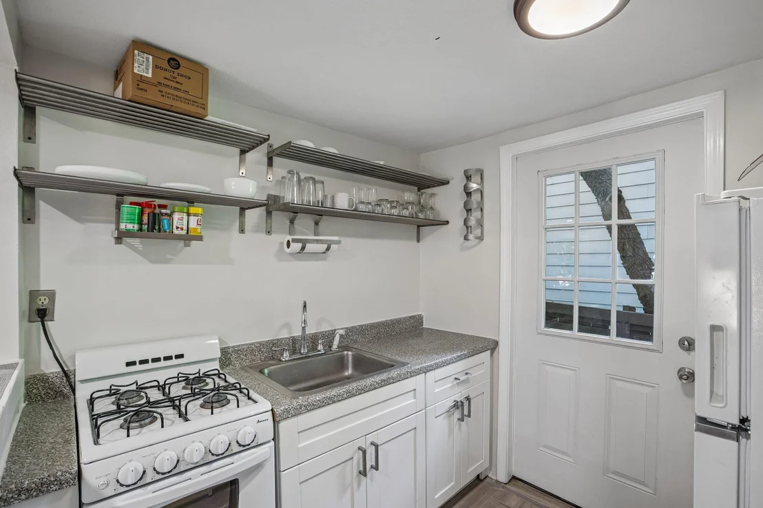Photo of 208 Lessin LN