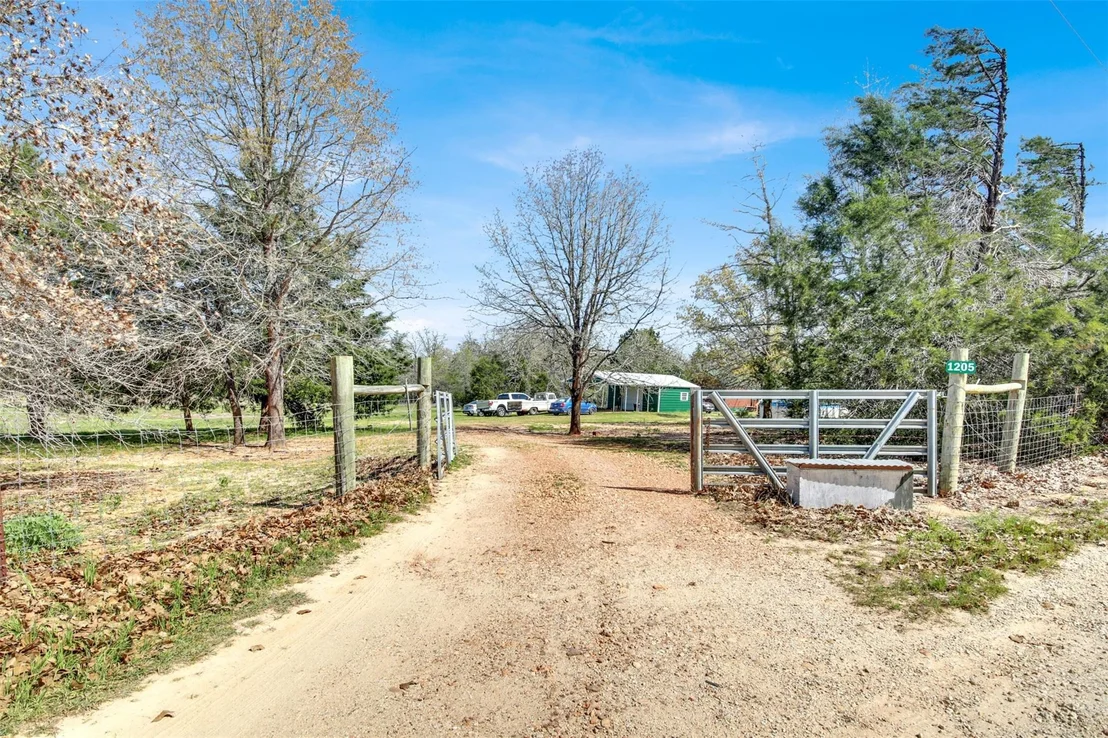 Photo of 1205 Private Road 7016 RD