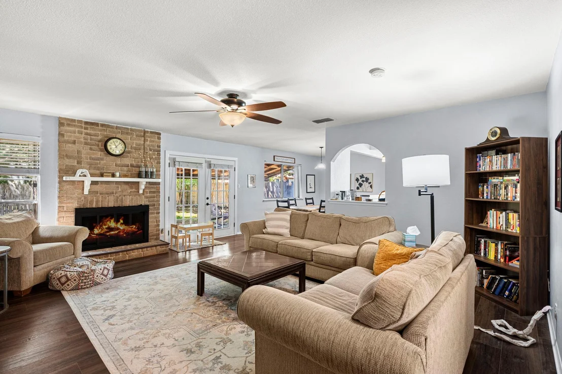 Photo of 907 Cactus DR