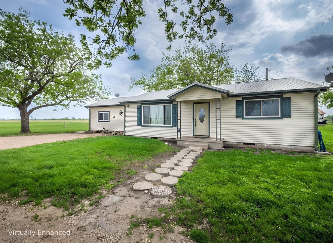 Photo of 851 & 877 County Road 455