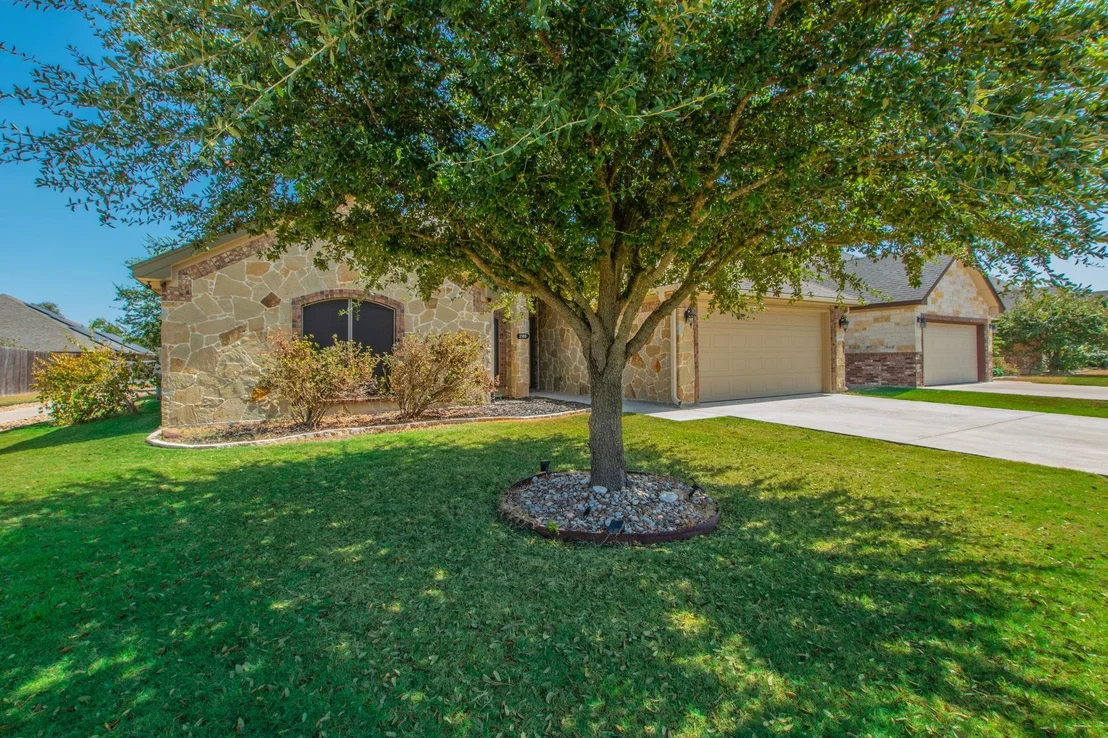 Photo of 2105 Briar Hollow DR