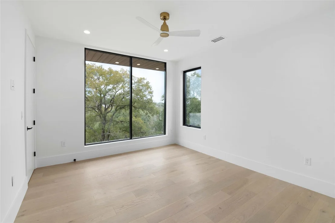 Photo of 2401 Oakhaven CIR