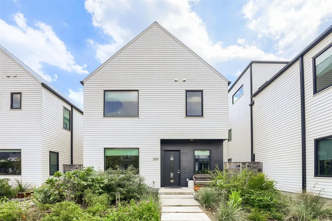 Photo of 3811 Taniguchi ST