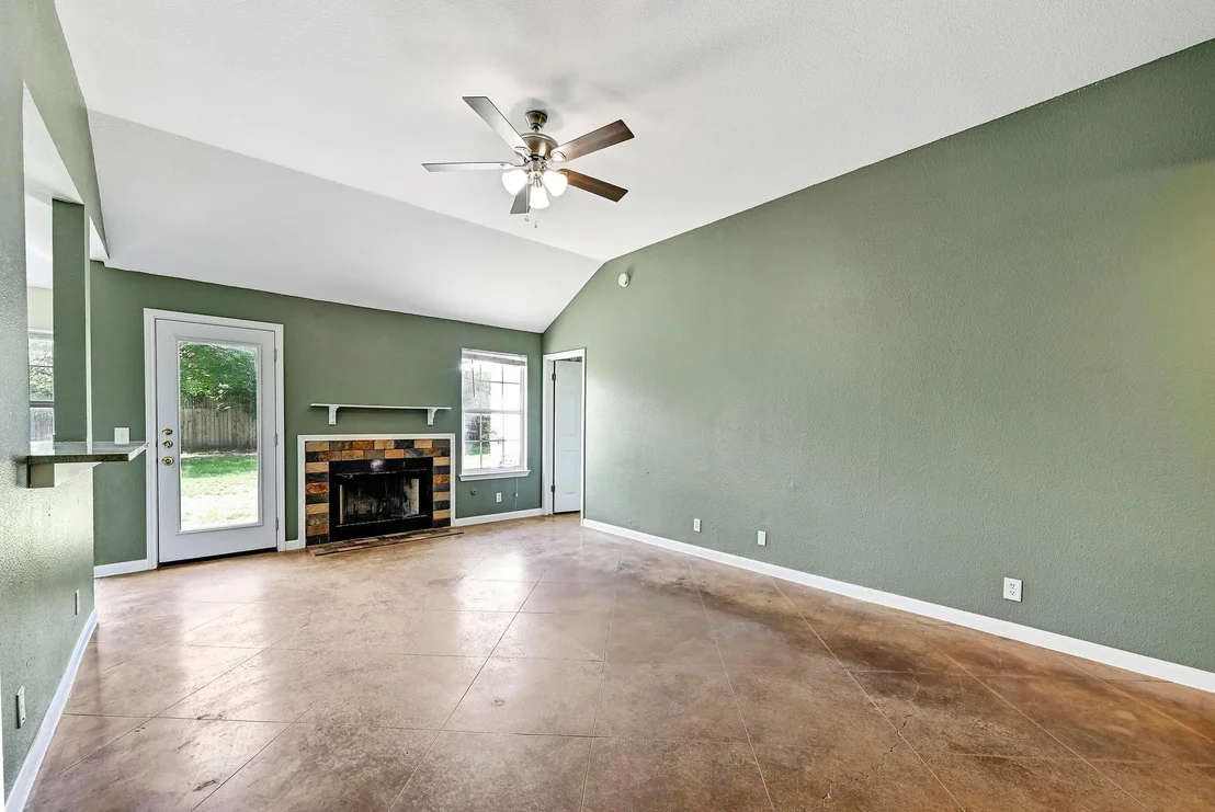 Photo of 902 Honeysuckle DR