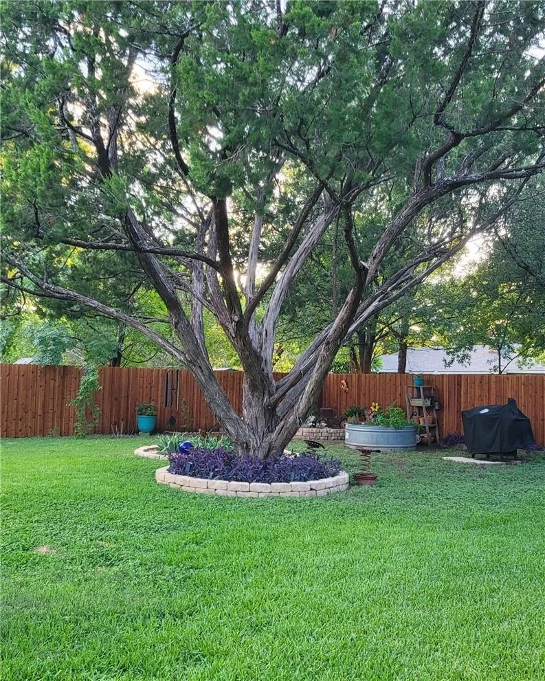 Photo of 503 E Central DR