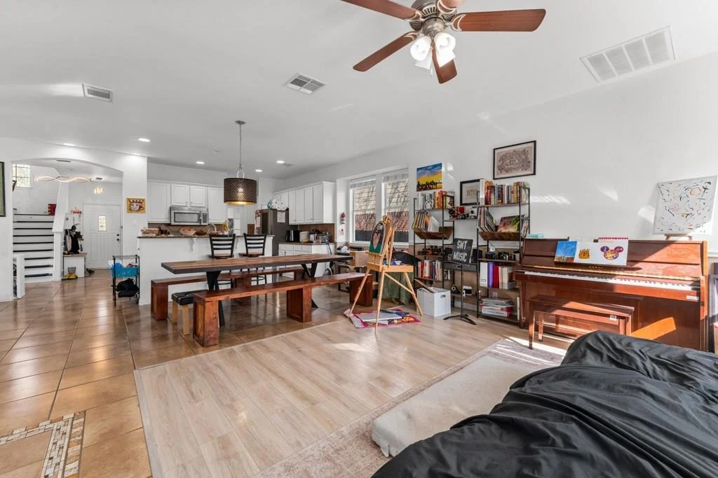 Photo of 1047 Giberson WAY