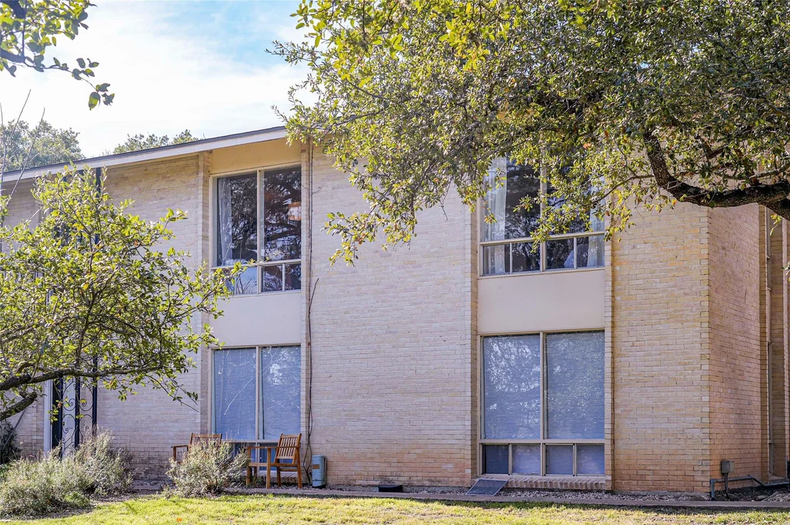 Photo of Unit D at 5326 Balcones DR