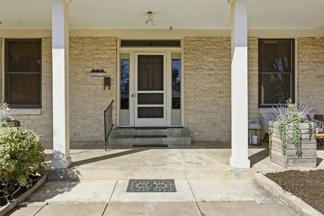Photo of 4514 Caswell Ave