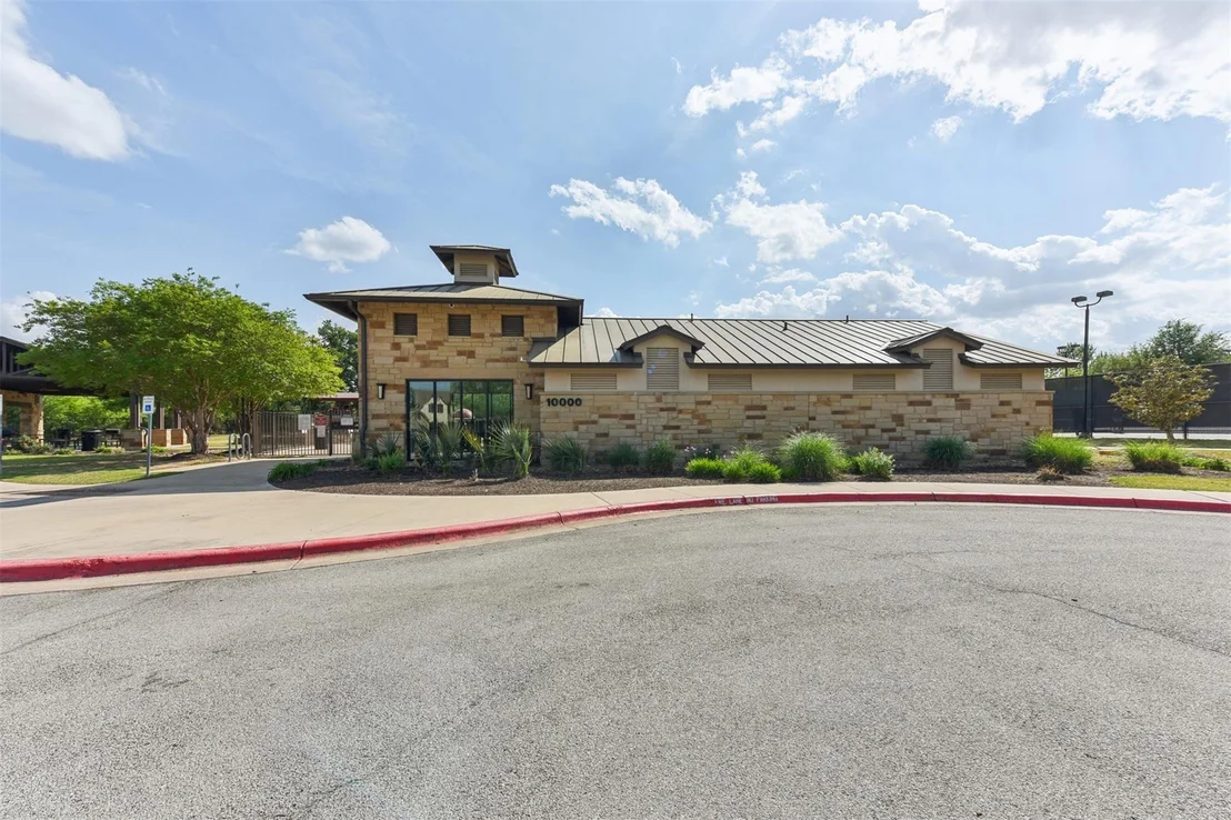 Photo of 15701 Jeffs LN