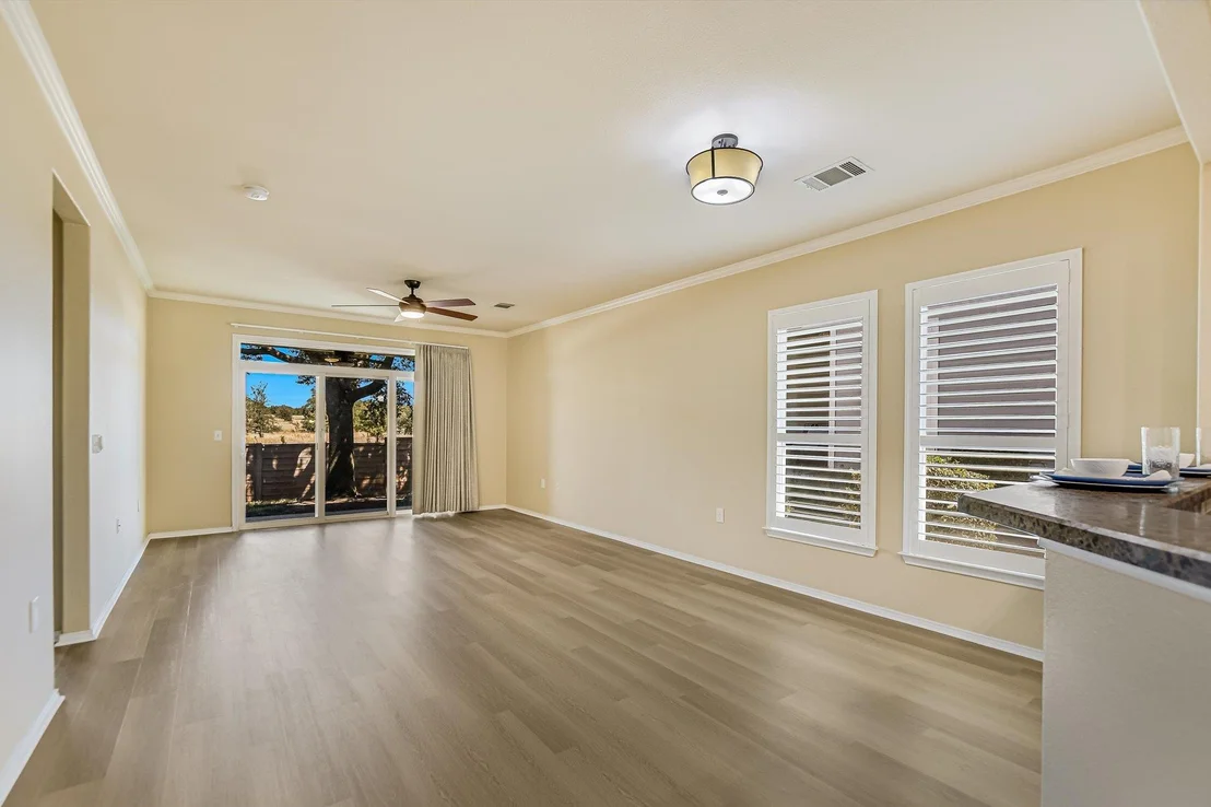 Photo of 215 Bonham LOOP