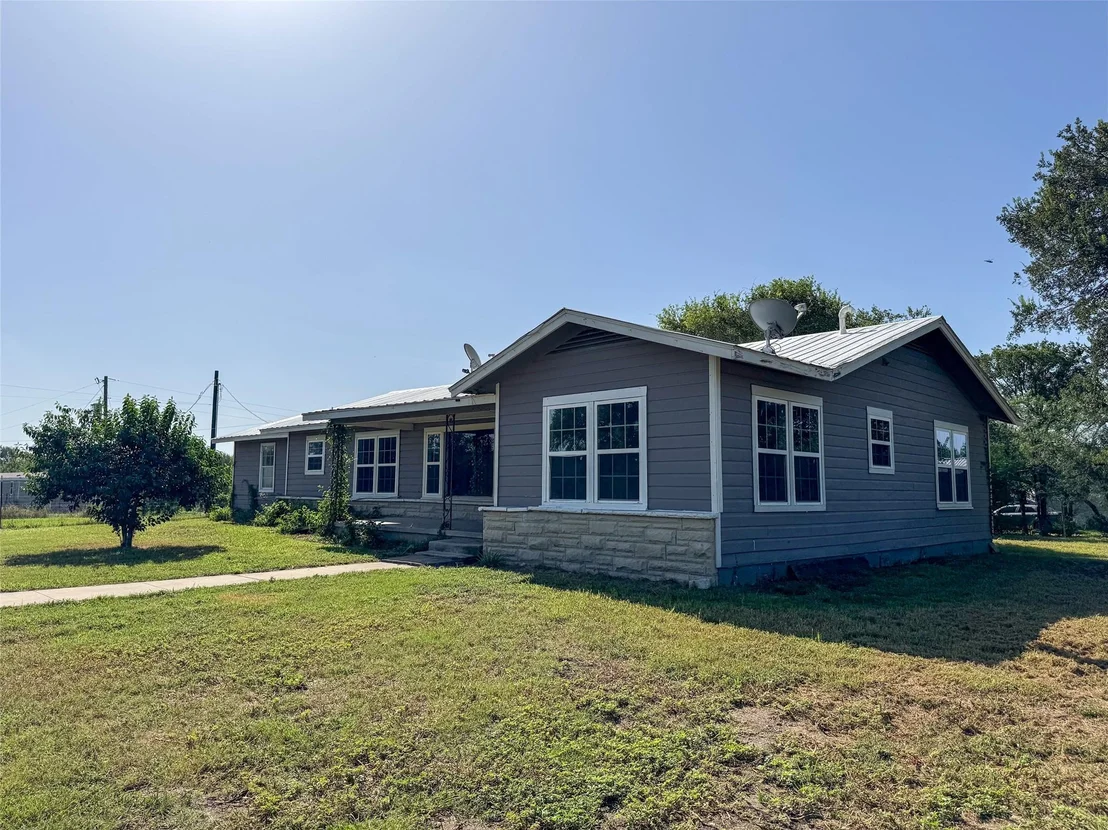 Photo of 2813 Highway 21 W
