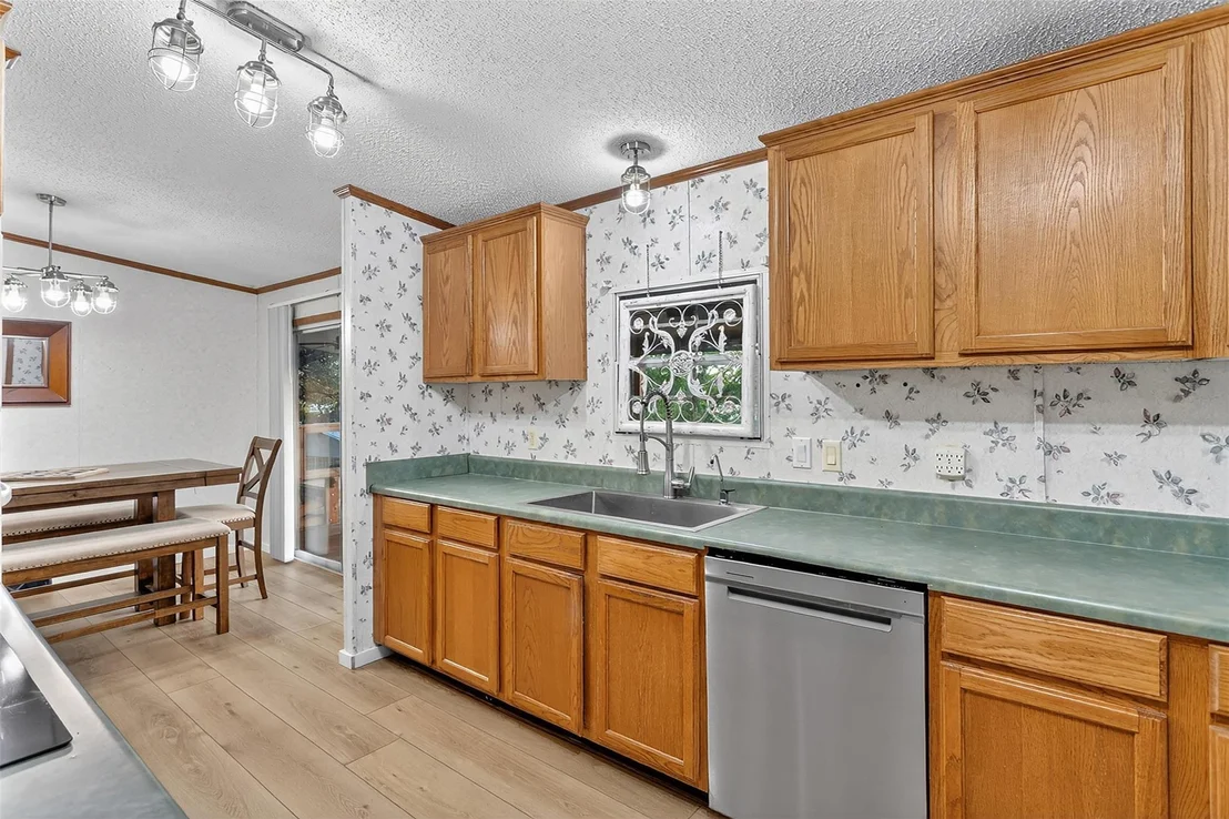 Photo of 702 Liveoak RD