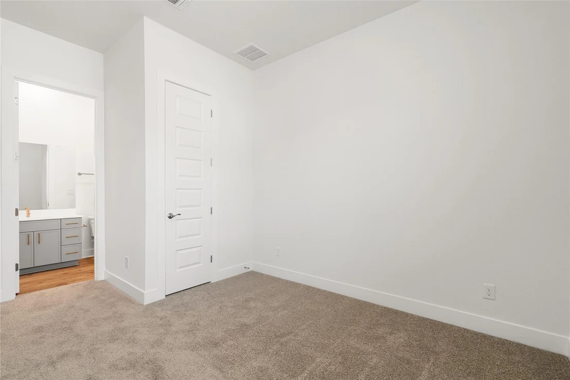 Photo of 2105 Tobiano TRCE