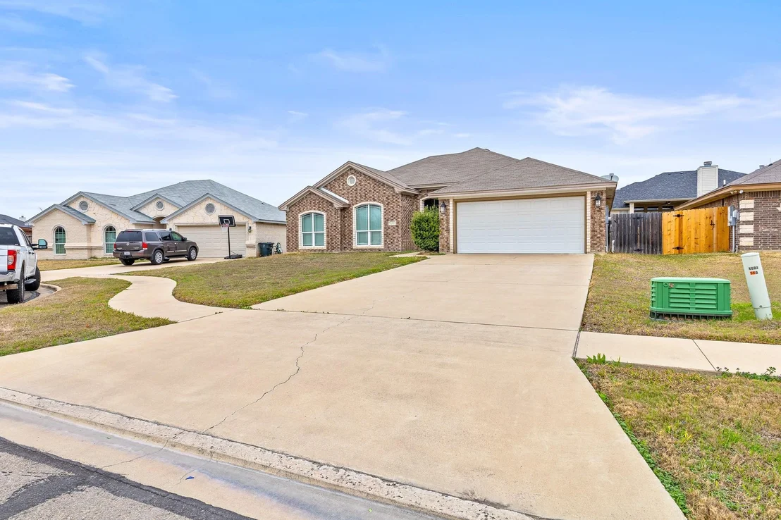 Photo of 4007 Salt Fork DR