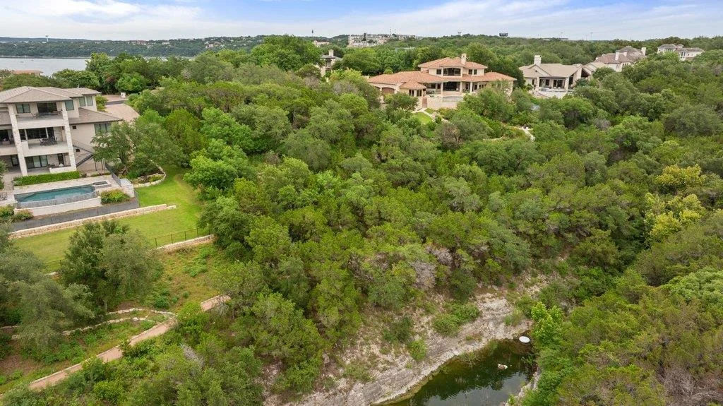 Photo of 16009 Chateau Ave