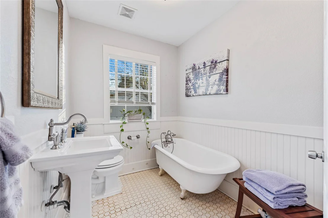 Photo of 611 Sloan ST
