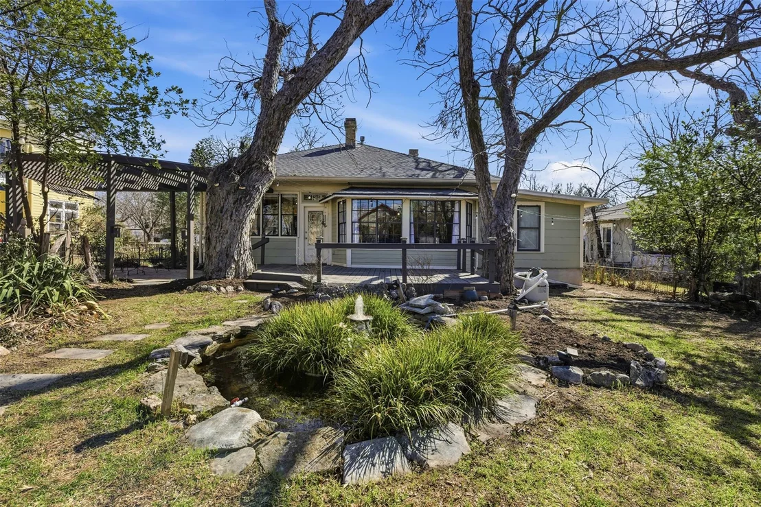 Photo of 4514 Caswell Ave