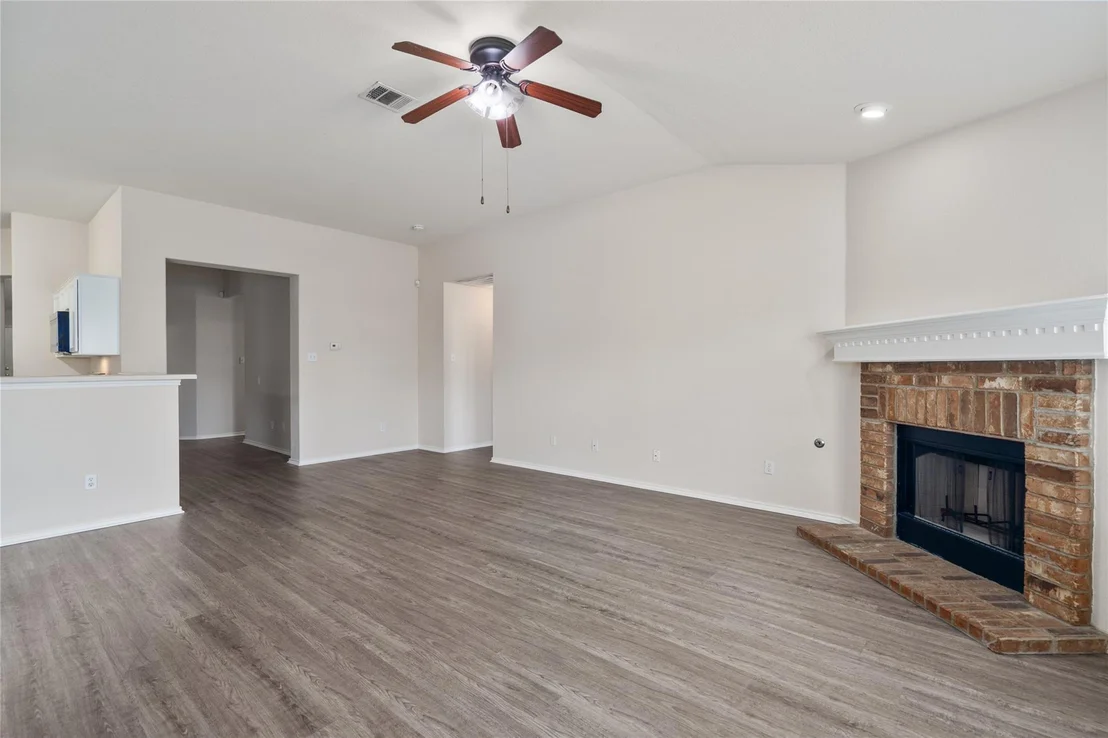 Photo of 3924 Links LN