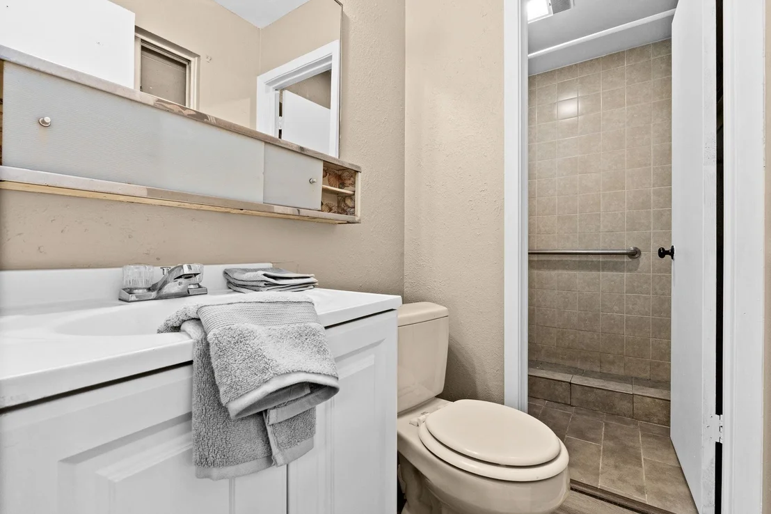 Photo of 1301 West LN
