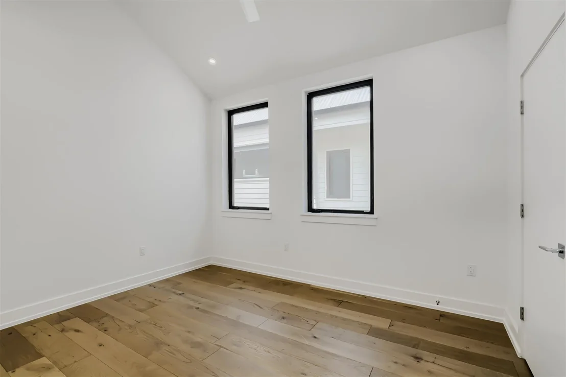 Photo of 3811 Taniguchi ST