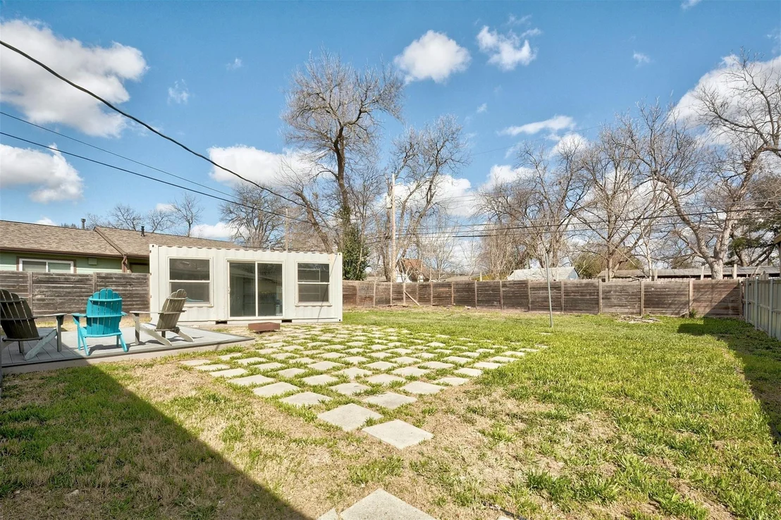 Photo of 1504 Cloverleaf DR