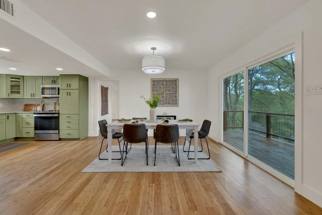 Photo of 810 N Loop ST