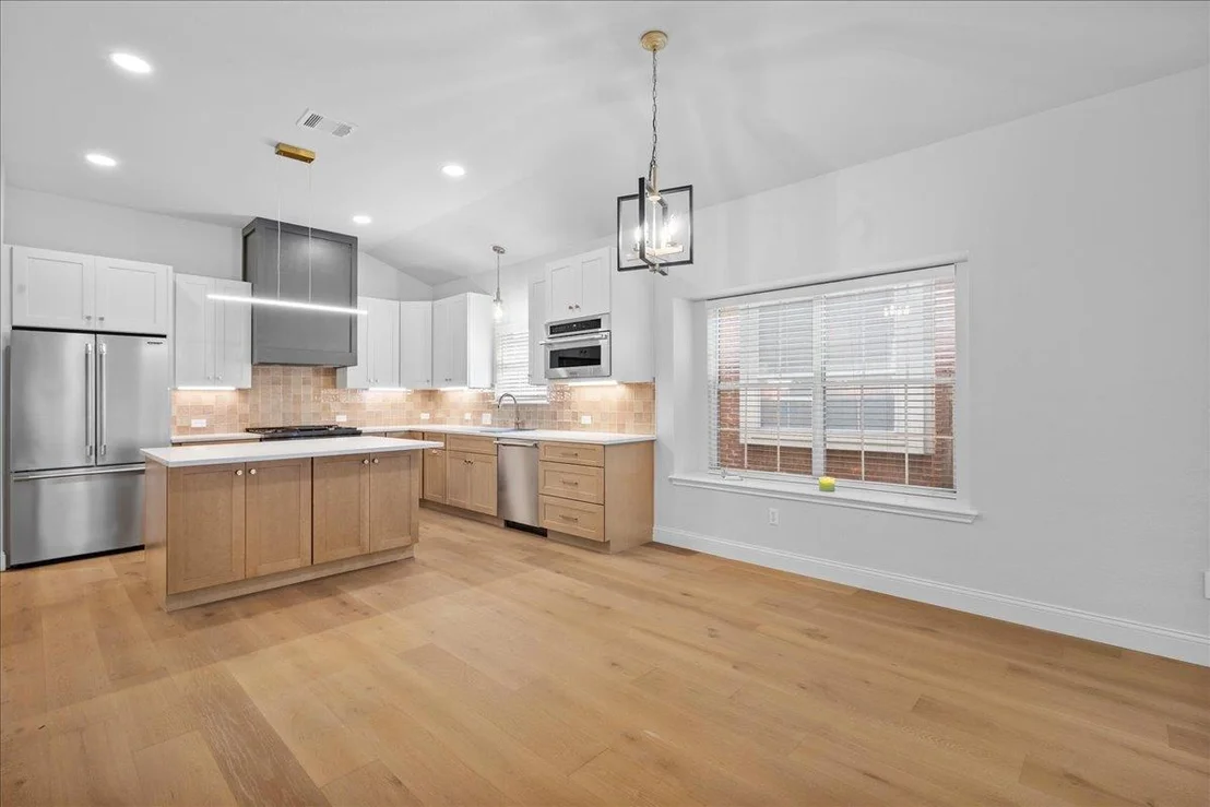 Photo of 10700 Harley Ave