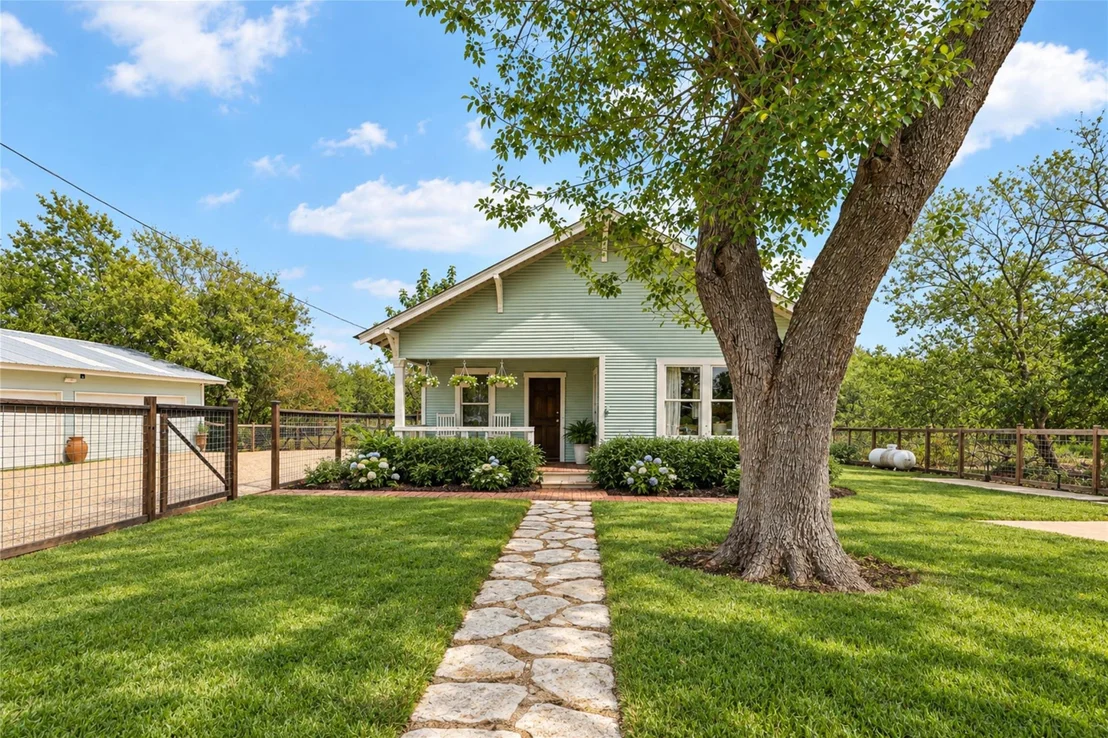 Photo of 372 Old Lockhart RD