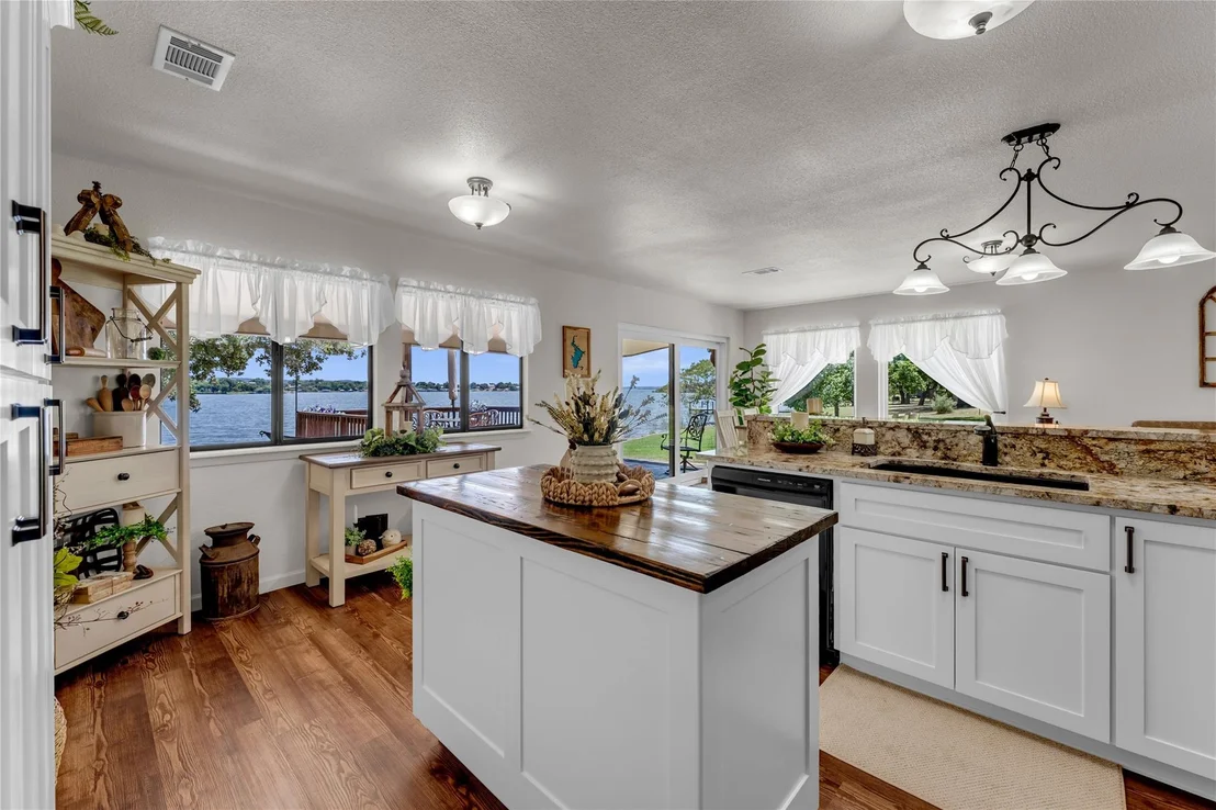 Photo of 386 Lake Loop