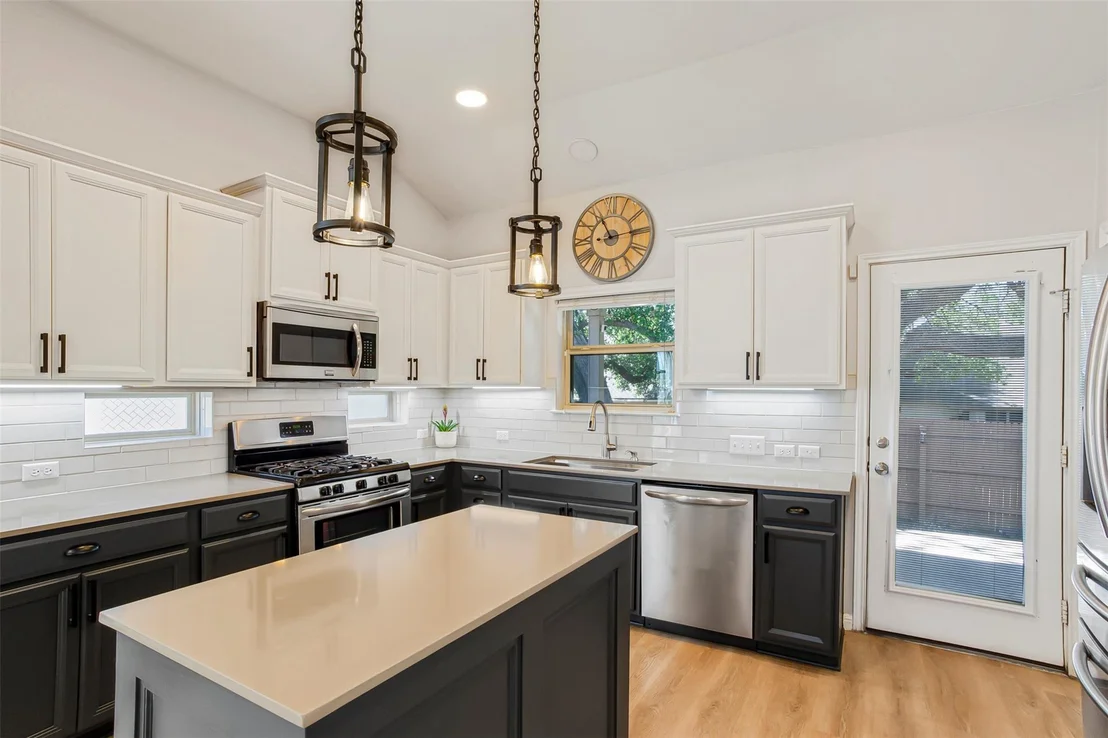 Photo of 1233 Peregrine WAY