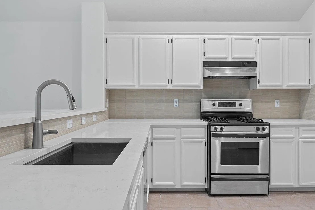 Photo of 909 SABA CV