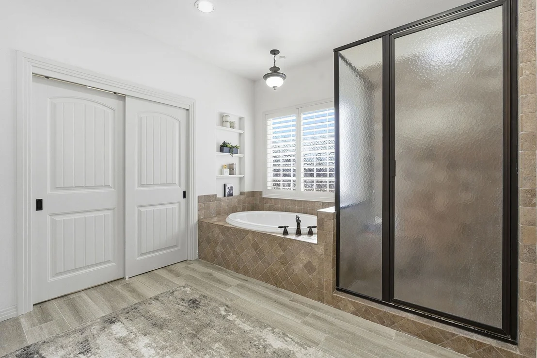 Photo of 308 Oak Plaza CV