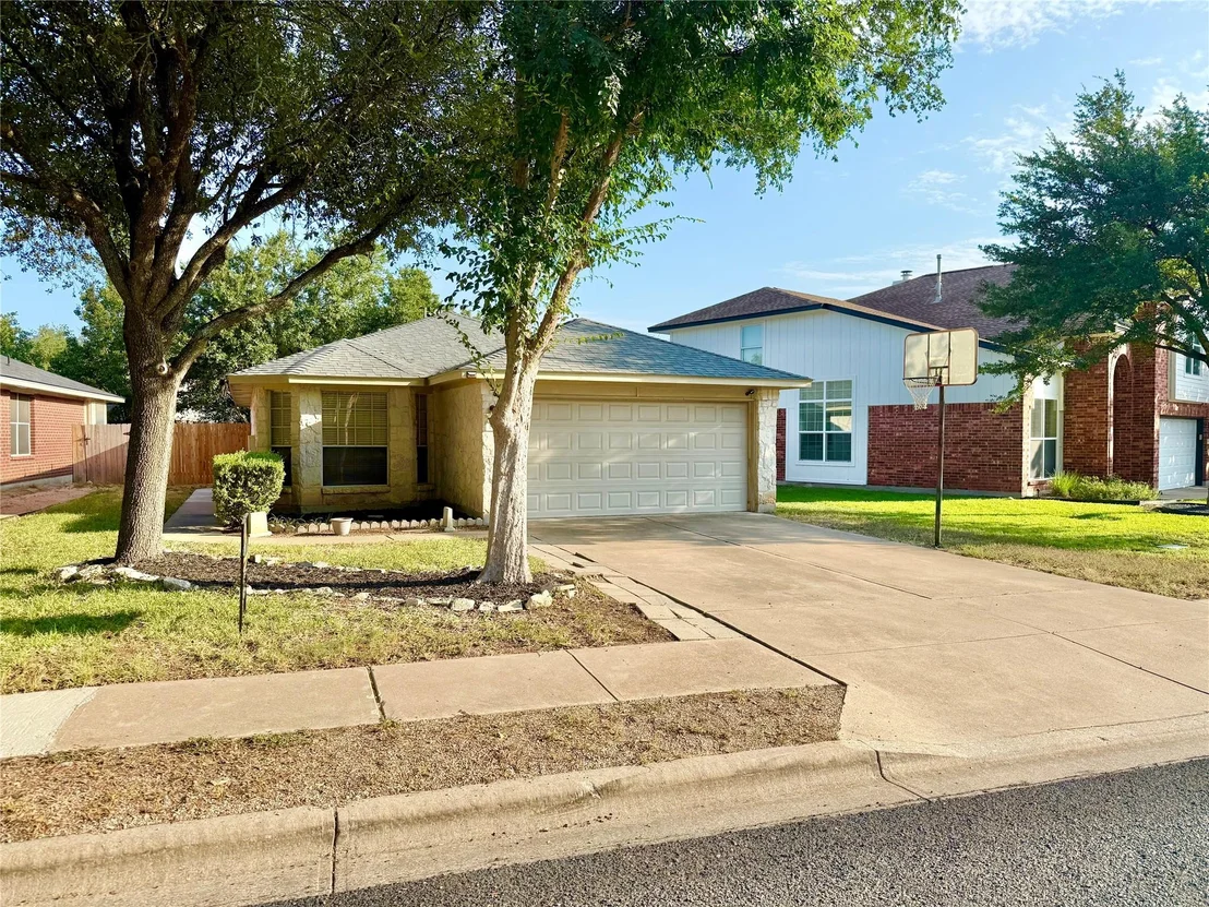 Photo of 809 Luke LN
