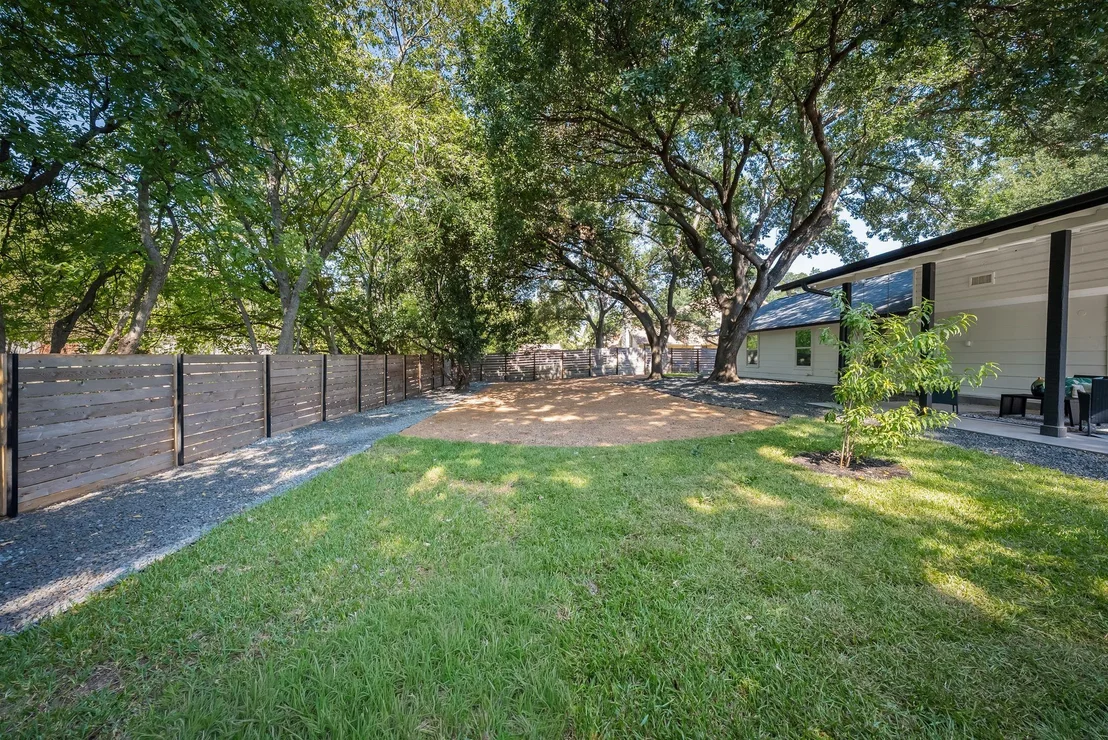 Photo of 1111 Quail Park DR
