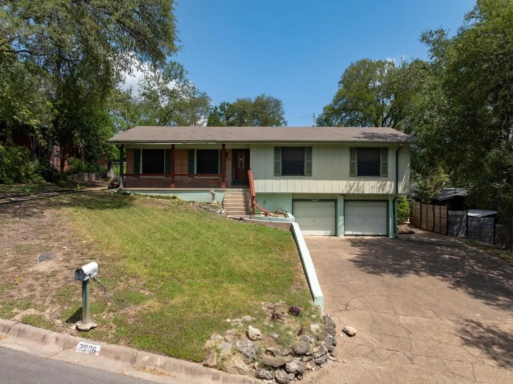 Photo of 2906 Oakhaven DR