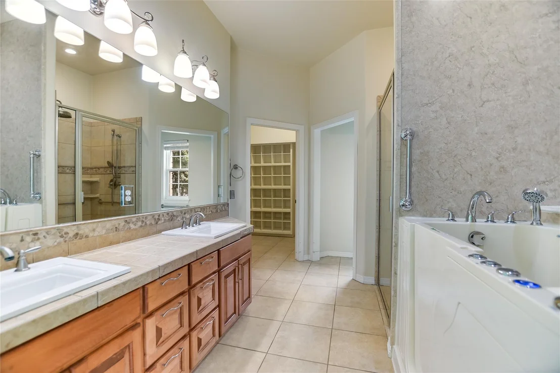 Photo of 1002 Madison CIR