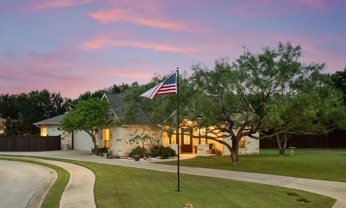 Photo of 813 Lacey Oak CIR