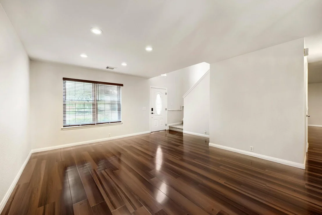 Photo of 1405 Hawk DR