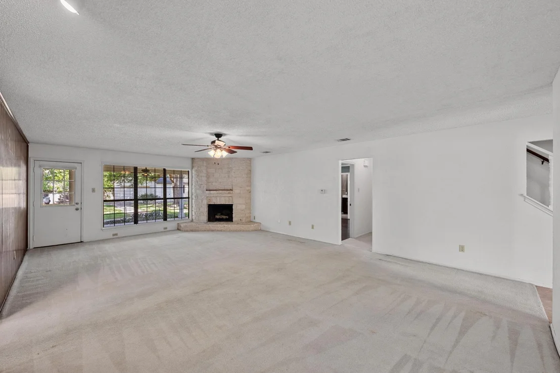 Photo of 2412 W Messick LOOP