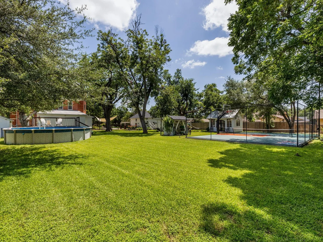 Photo of 1220 W Lake DR
