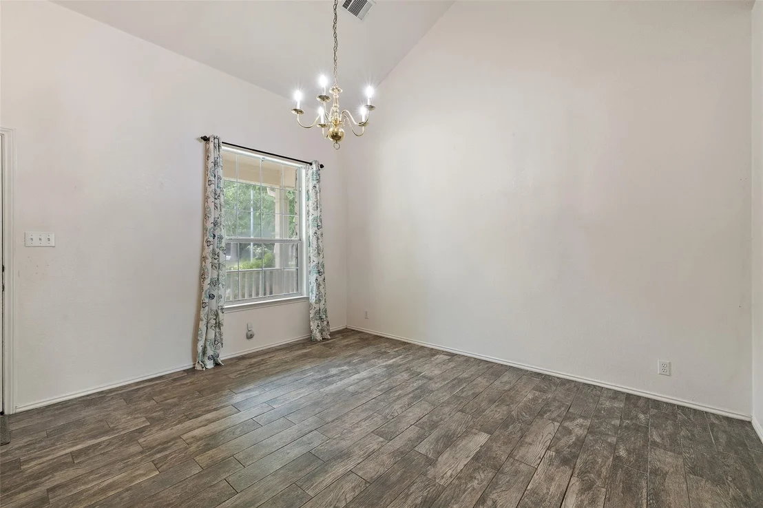 Photo of 407 N Lori CIR