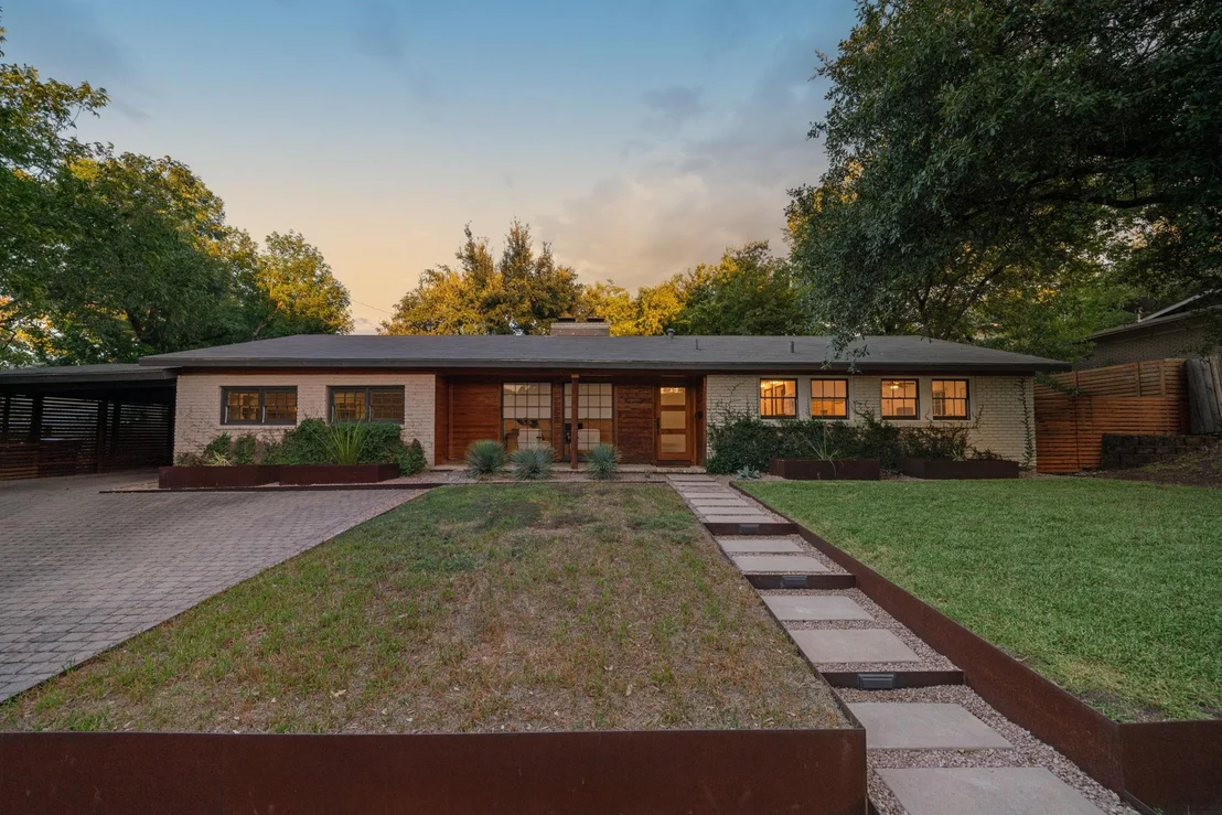 Photo of 2703 Oakhaven DR