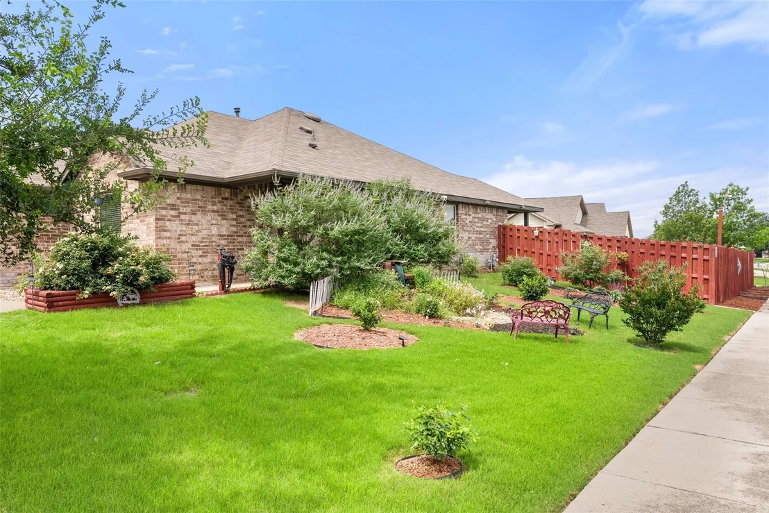 Photo of 5980 Heron DR