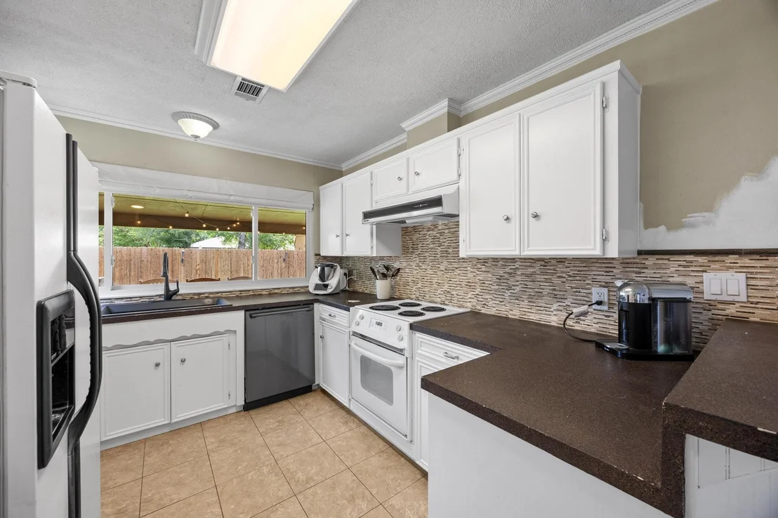 Photo of 1100 Parker CIR