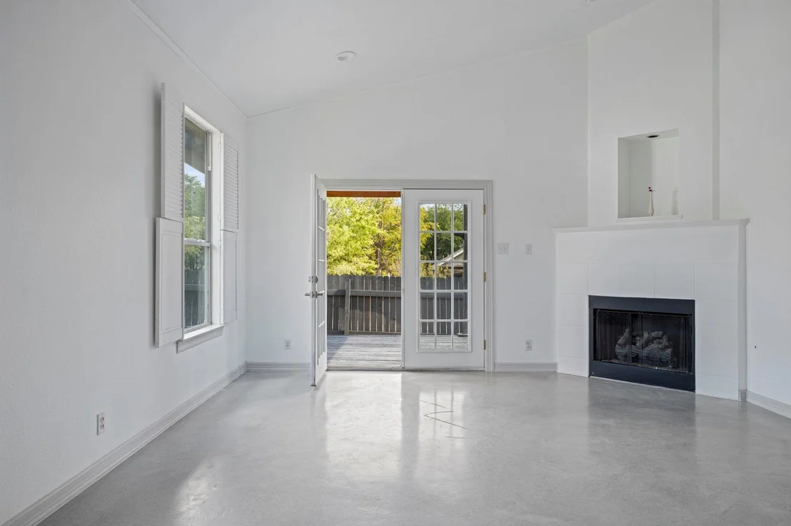 Photo of 8401 Longview RD