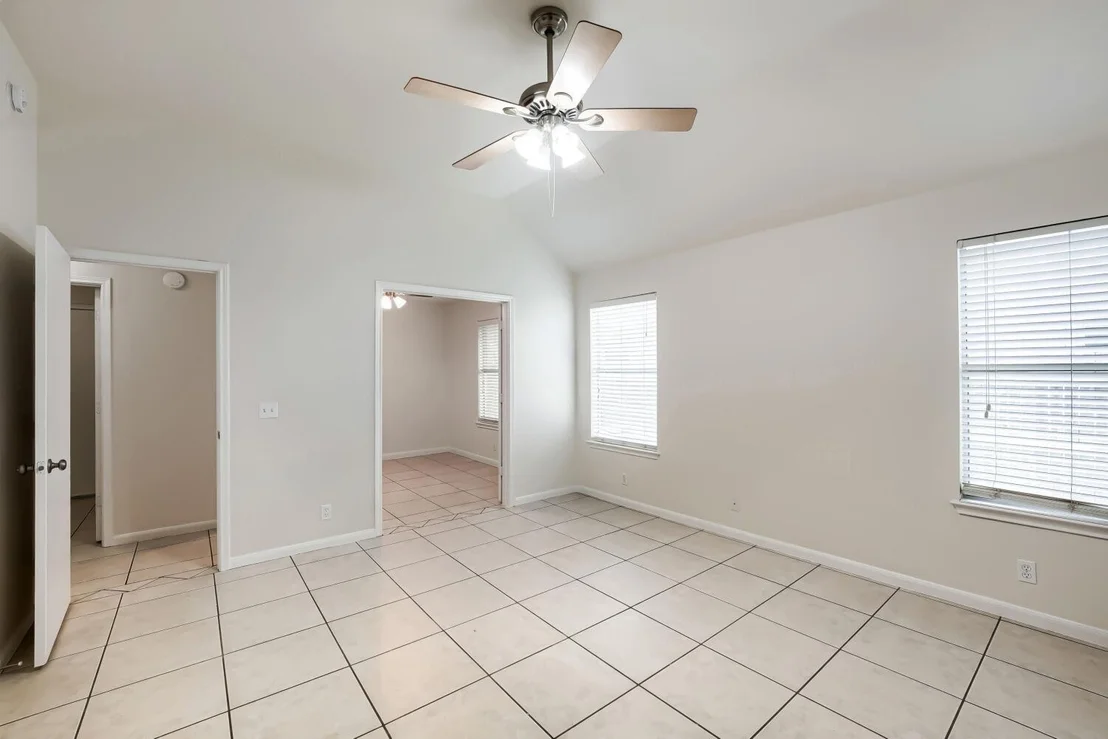 Photo of 409 Willowbrook DR